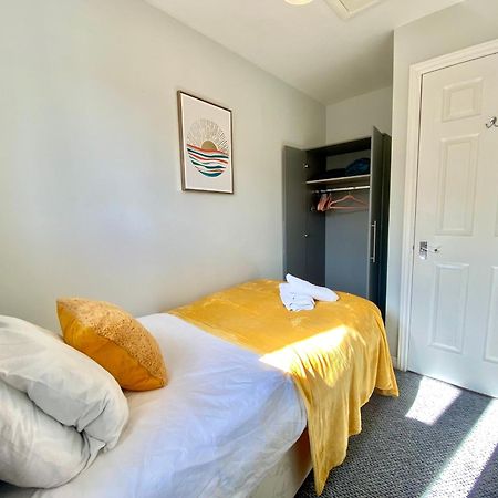 Free Private Parking! Oakley House And Garden! Fully Equipped 4 Comfy Beds Villa Corby Exterior foto