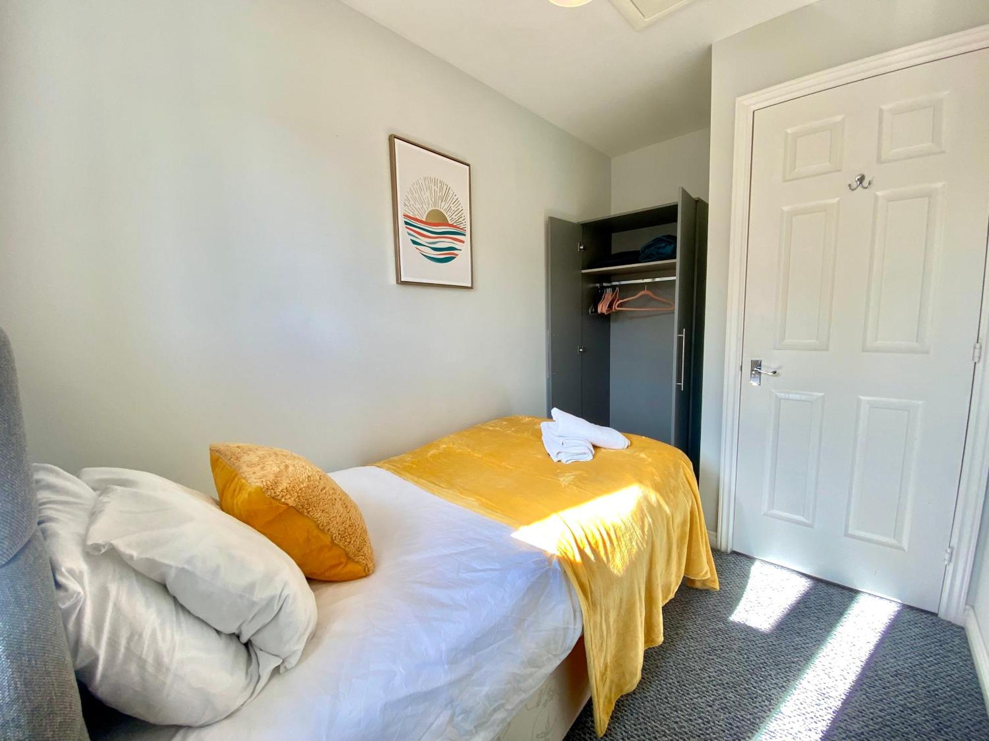 Free Private Parking! Oakley House And Garden! Fully Equipped 4 Comfy Beds Villa Corby Exterior foto